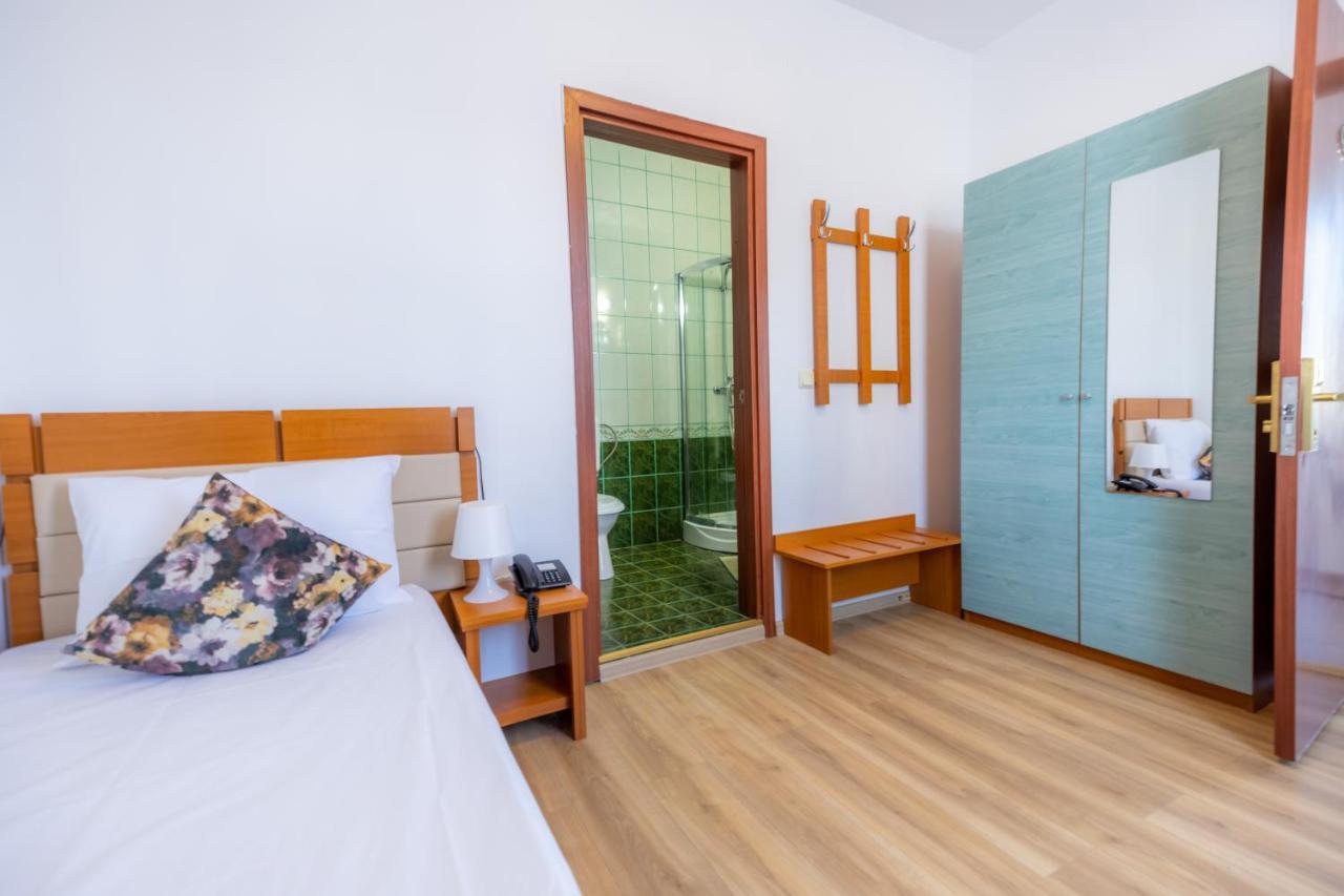 Hotel Sir Lujerului Bukarest Kültér fotó