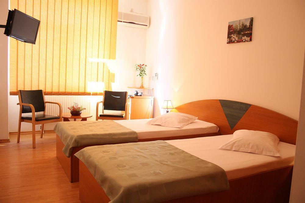 Hotel Sir Lujerului Bukarest Kültér fotó
